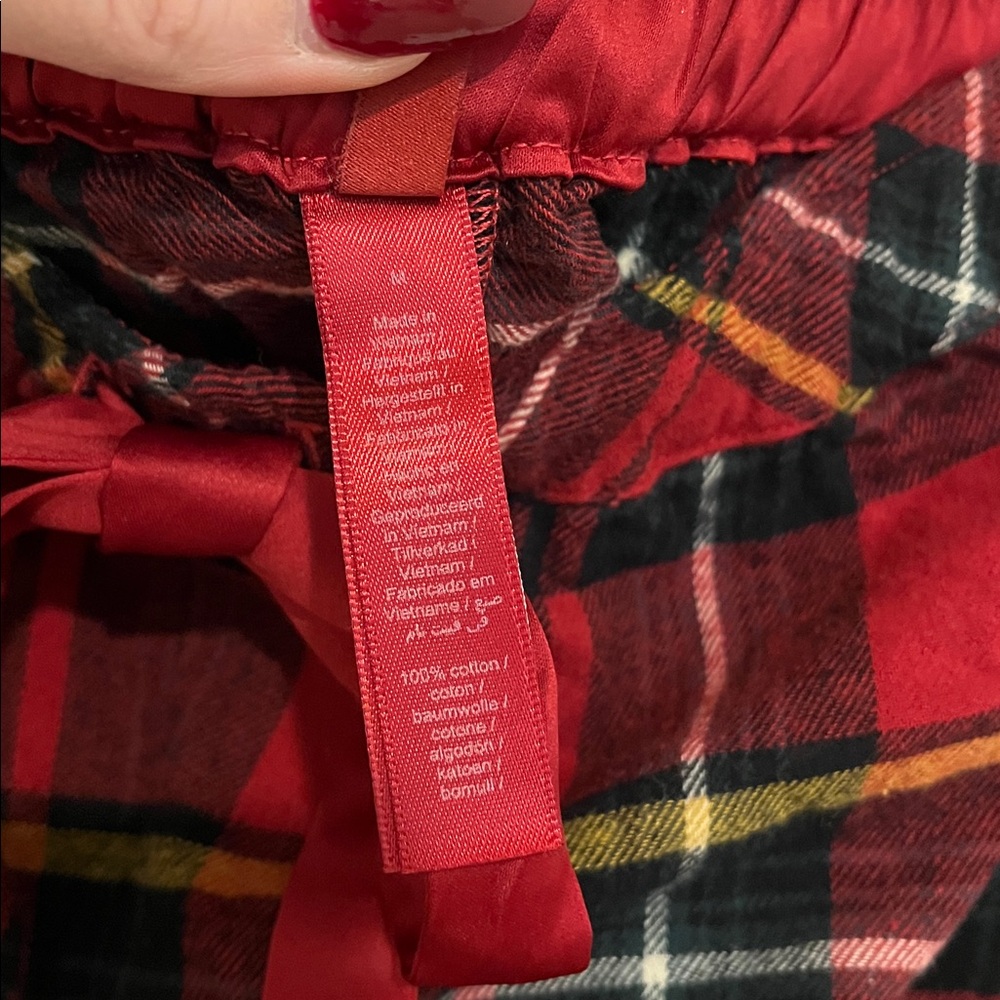Skims Flannel Micro Sleep Shorts - Picture 10 of 15